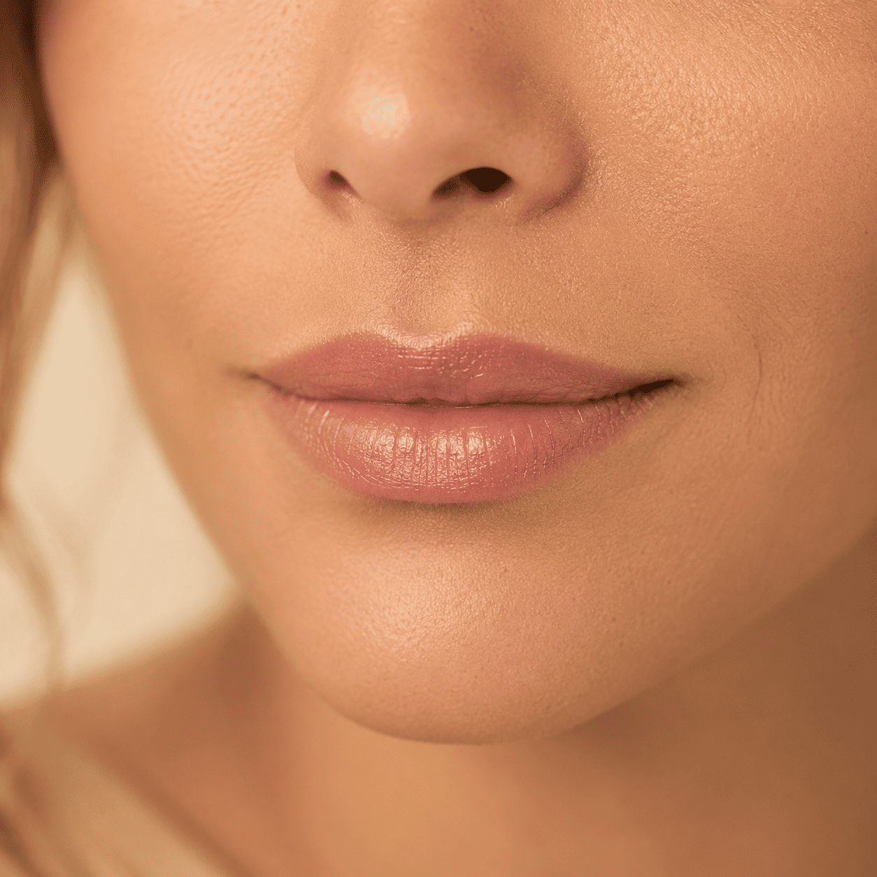 Modelo ilustrativa — pele do rosto em detalhe, referência de skinbooster e PDRN